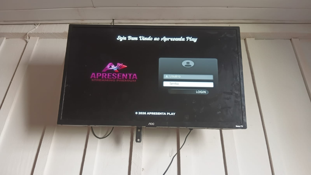 Aplicativo Apresenta Play aberto solicitando usuário e senha